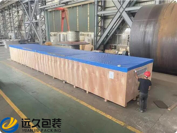 包裝木箱的設(shè)計考慮設(shè)備的重心和吊裝點是非常重要的